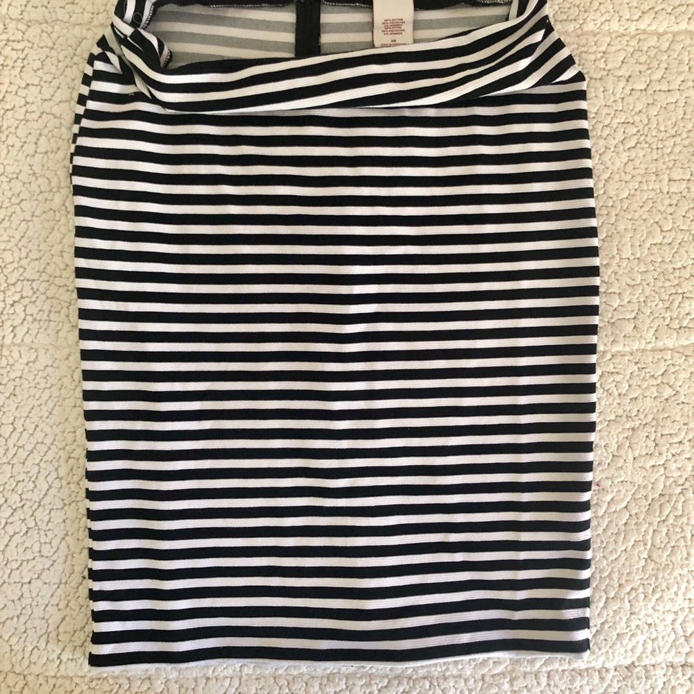 Stretchy Black and whit high waisted pencil skirt